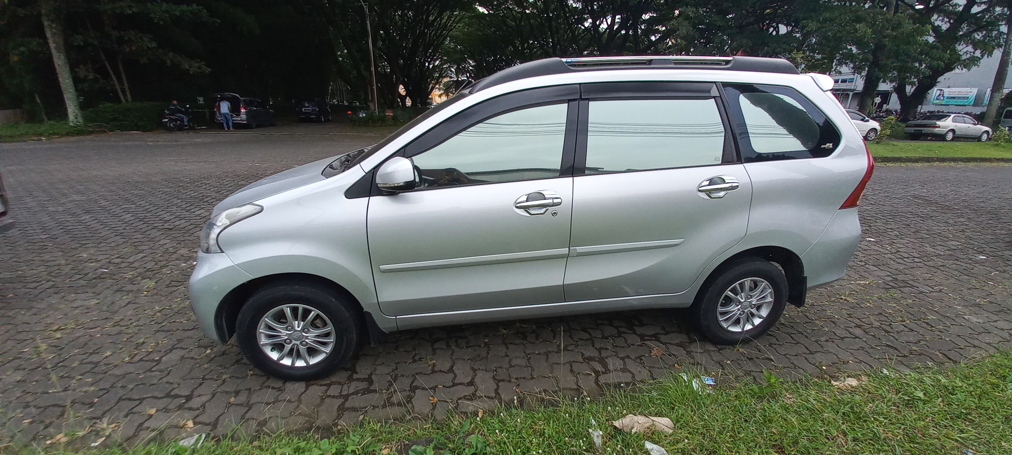 2012 Daihatsu Xenia 2012 Daihatsu Xenia