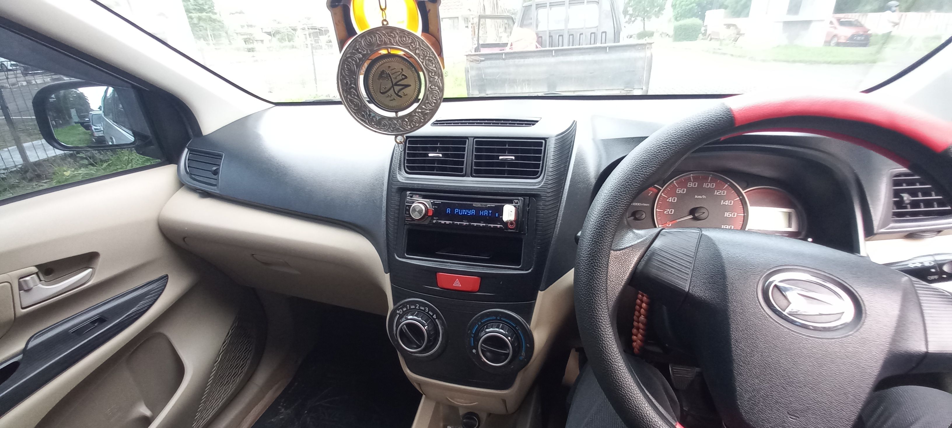 2012 Daihatsu Xenia 2012 Daihatsu Xenia