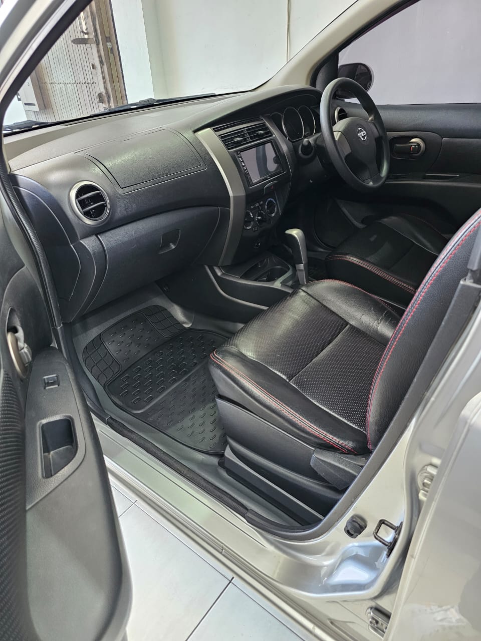 2011 Nissan Grand Livina 2011 Nissan Grand Livina