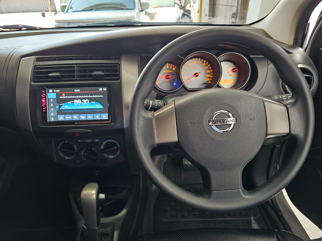 2011 Nissan Grand Livina 2011 Nissan Grand Livina