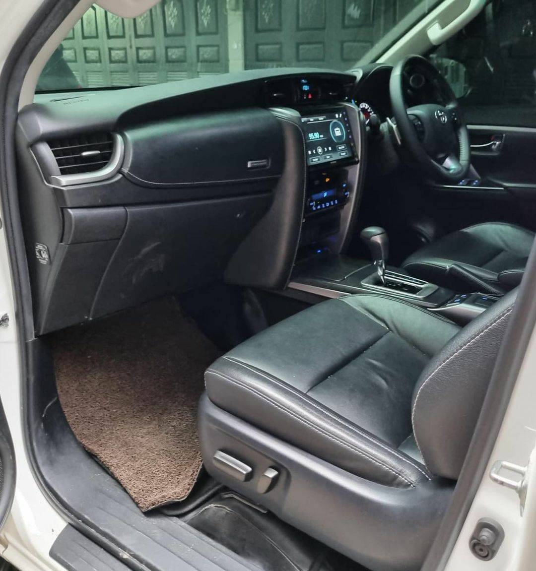 2021 Toyota Fortuner VRZ 4X2 TRD 2.4L AT 2021 Toyota Fortuner VRZ 4X2 TRD 2.4L AT