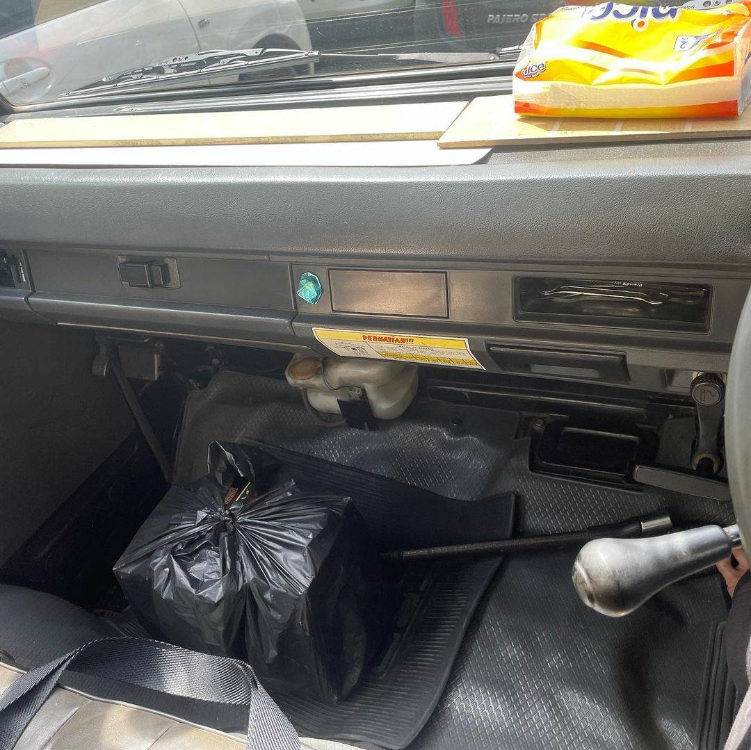 2007 Mitsubishi L300 Minibus Standard 2007 Mitsubishi L300 Minibus Standard