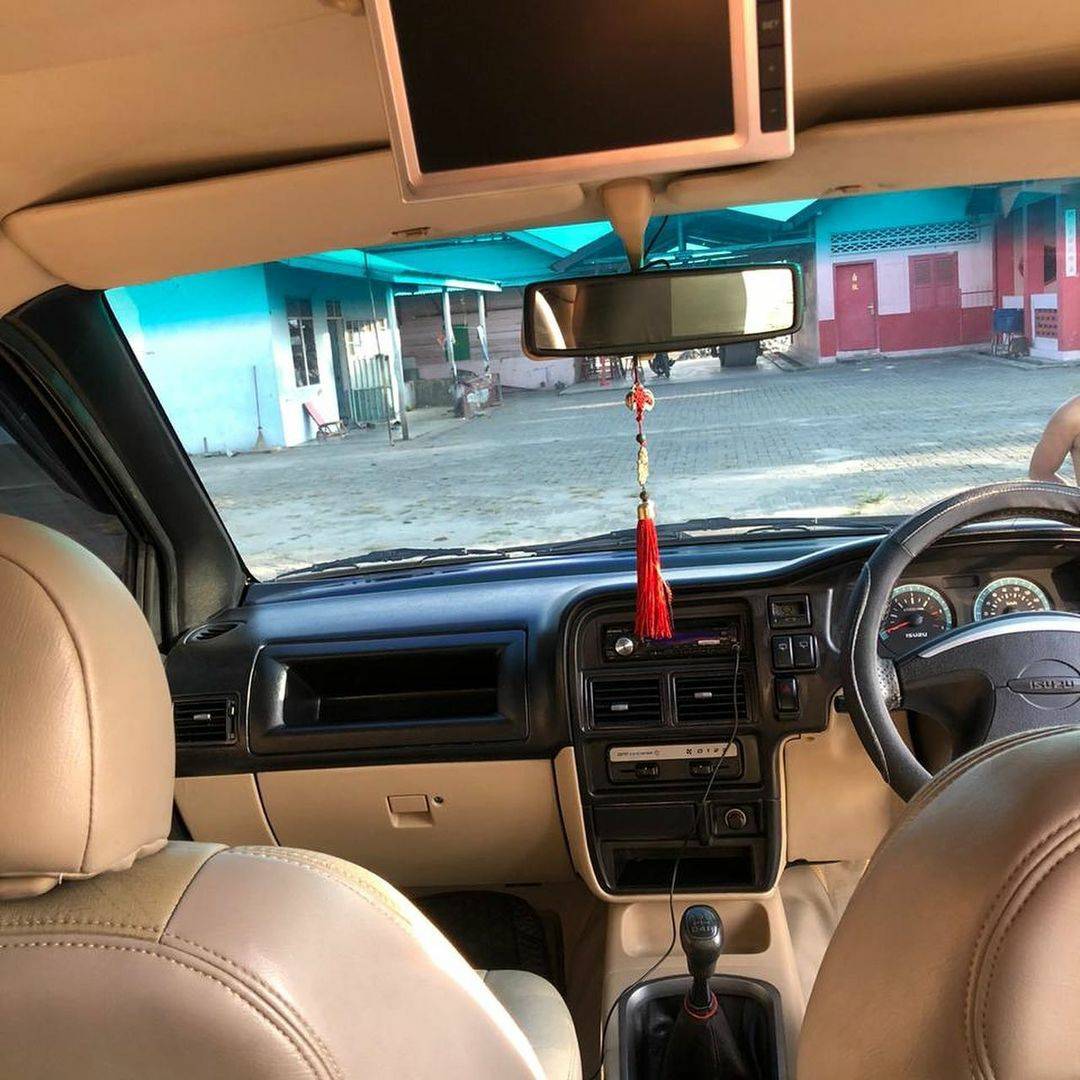 2014 Isuzu Panther 2014 Isuzu Panther