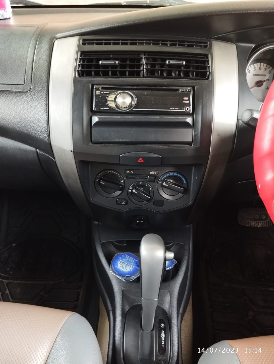 2012 Nissan Grand Livina 1.5 XV CVT 2012 Nissan Grand Livina 1.5 XV CVT