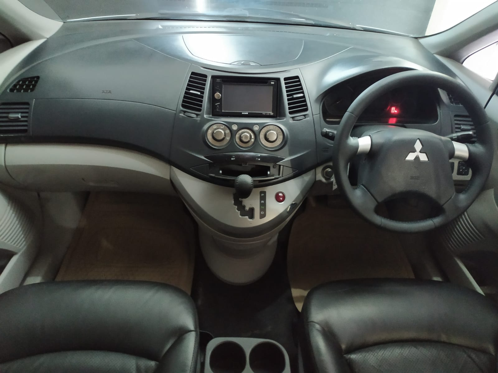 2010 Mitsubishi Grandis 2010 Mitsubishi Grandis