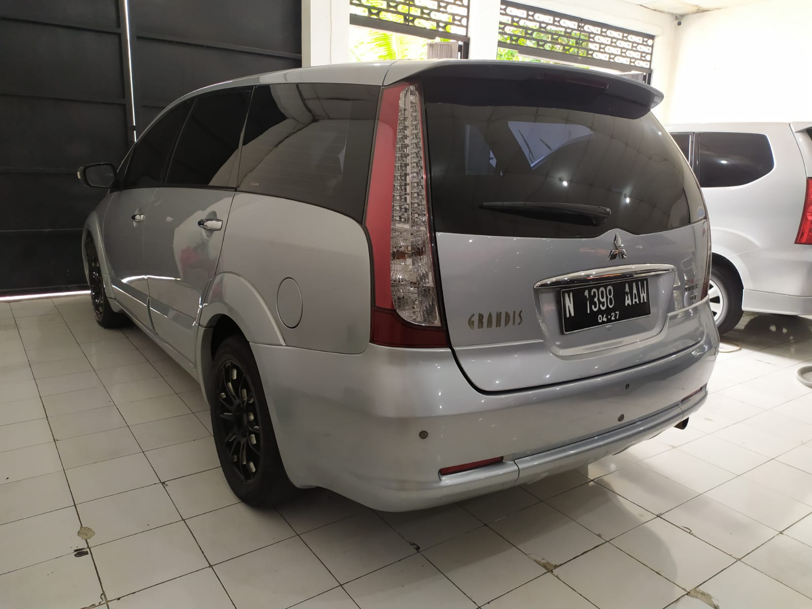 2010 Mitsubishi Grandis 2010 Mitsubishi Grandis