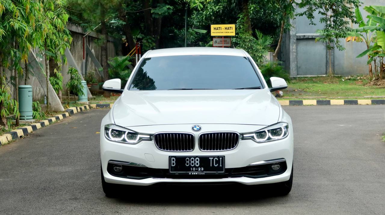 Second Hand 2018 BMW 3 Series Sedan Second Hand 2018 BMW 3 Series Sedan