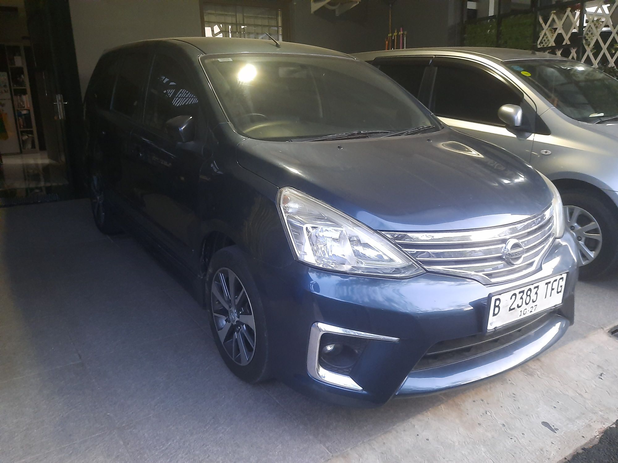 Second Hand 2015 Nissan Grand Livina Second Hand 2015 Nissan Grand Livina