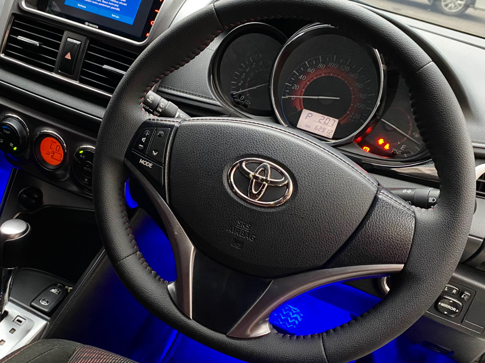 2017 Toyota Yaris Heykers 2017 Toyota Yaris Heykers