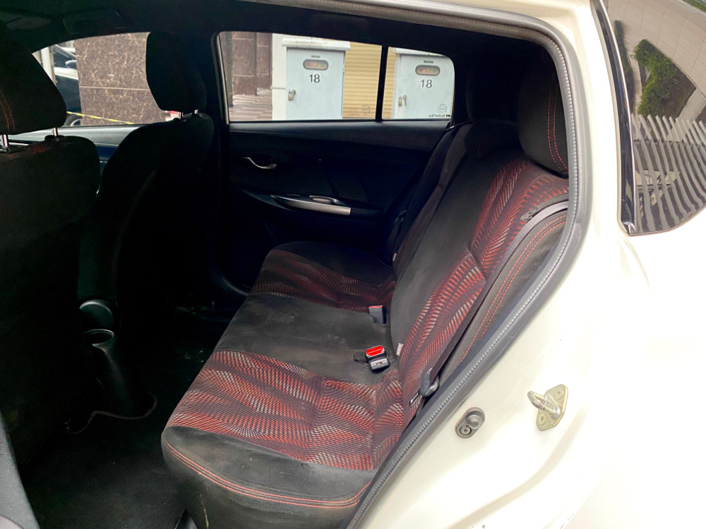 2017 Toyota Yaris Heykers 2017 Toyota Yaris Heykers