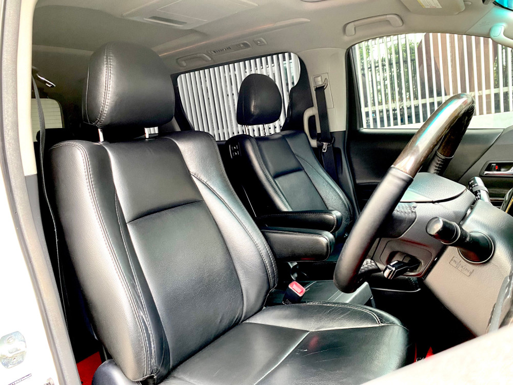 2013 Toyota Vellfire 2013 Toyota Vellfire