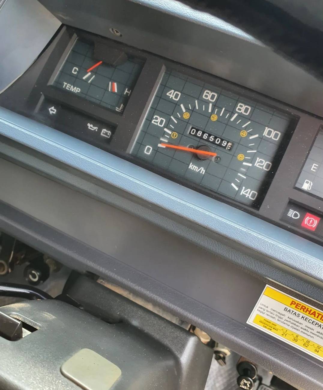 2017 Mitsubishi L300 2017 Mitsubishi L300