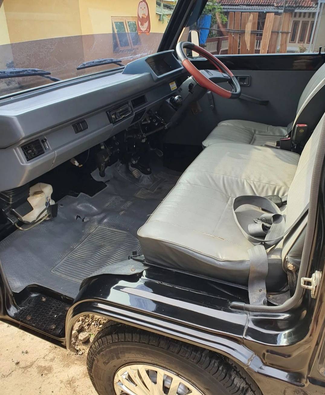 2017 Mitsubishi L300 2017 Mitsubishi L300