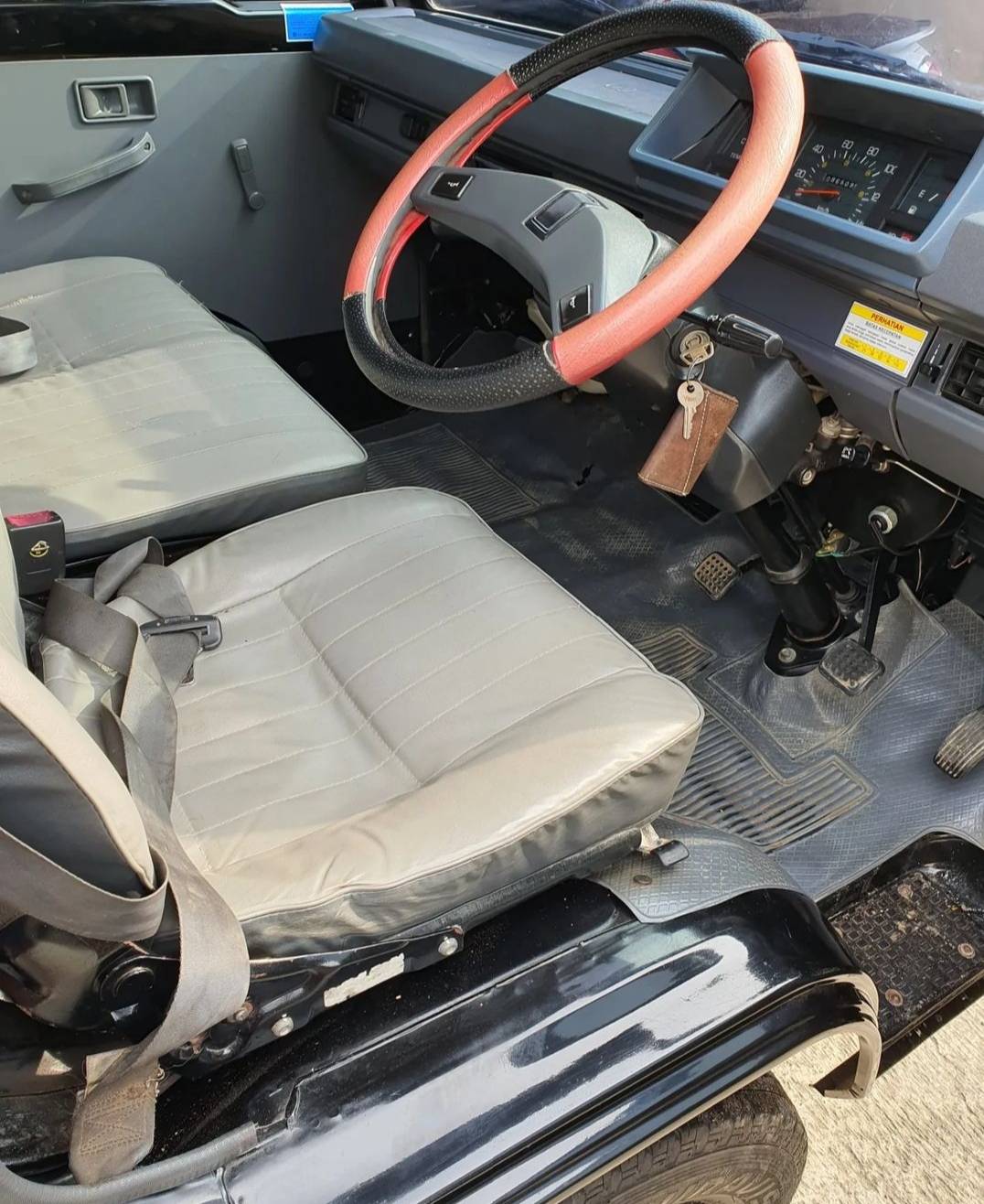 2017 Mitsubishi L300 2017 Mitsubishi L300