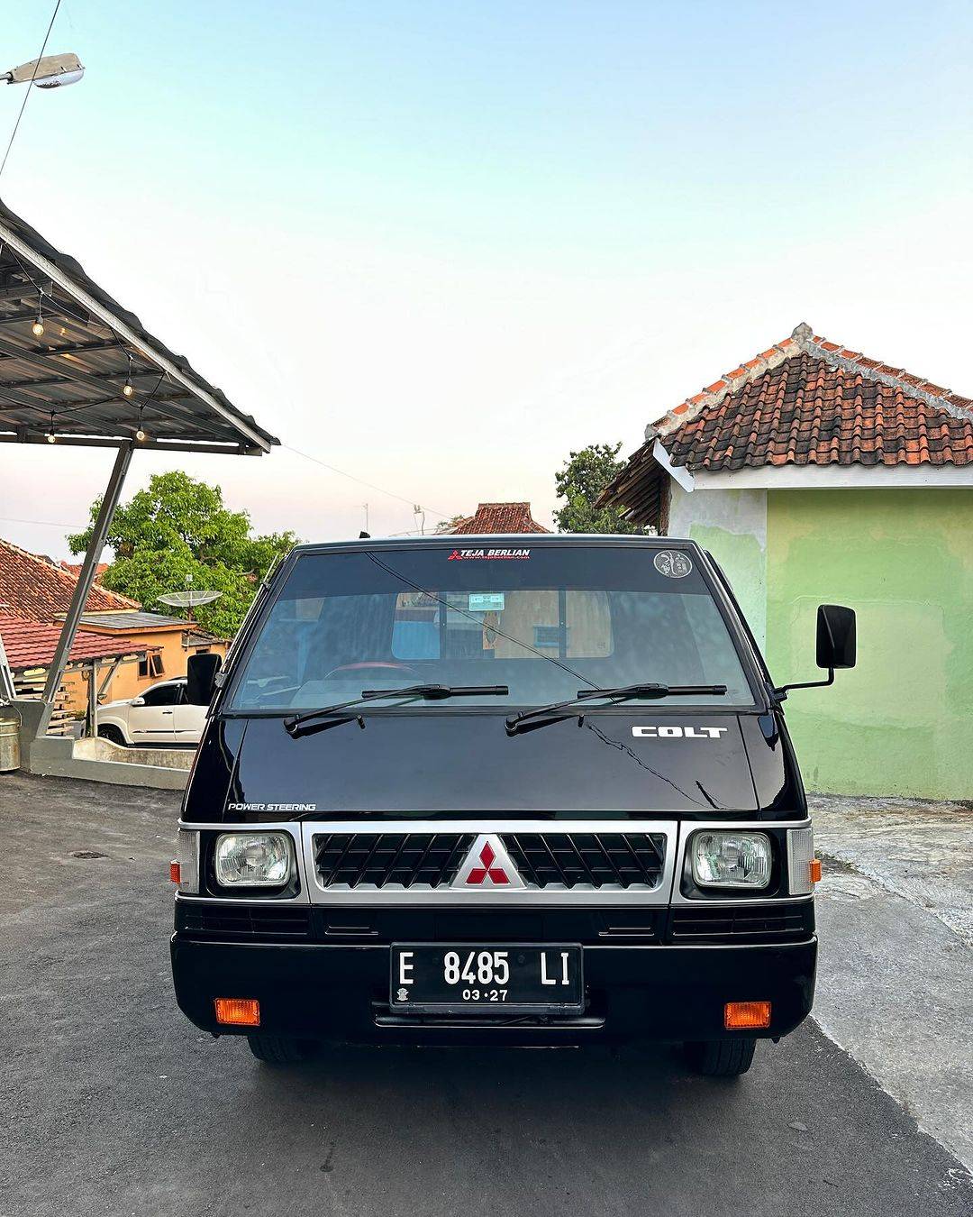 Second Hand 2017 Mitsubishi L300 Second Hand 2017 Mitsubishi L300