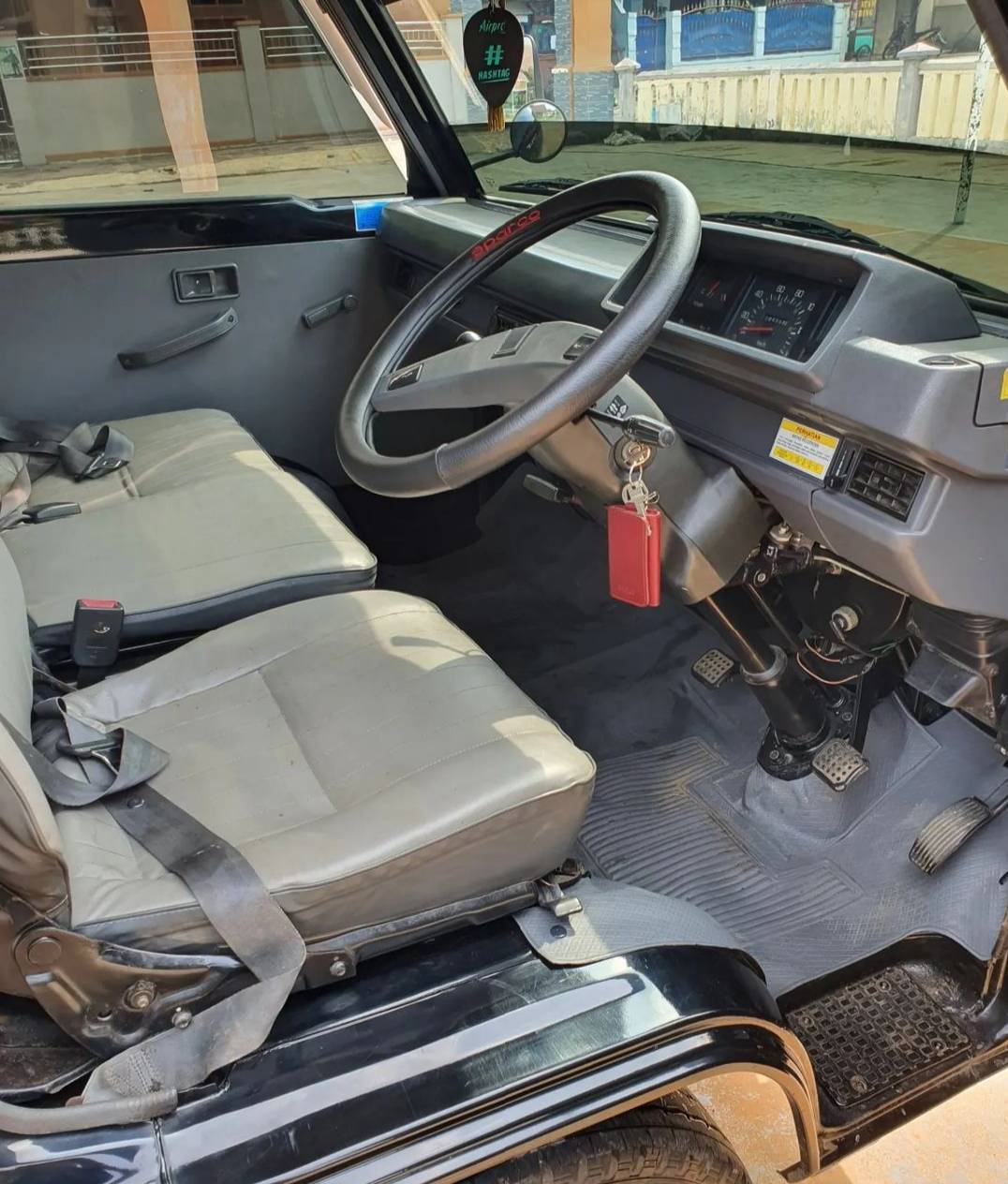 2017 Mitsubishi L300 2017 Mitsubishi L300