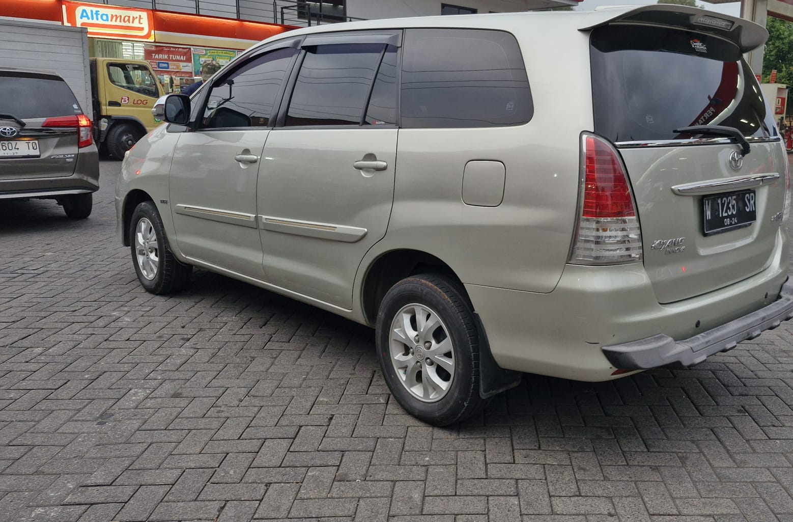 2011 Toyota Kijang Innova 2.0 G AT 2011 Toyota Kijang Innova 2.0 G AT