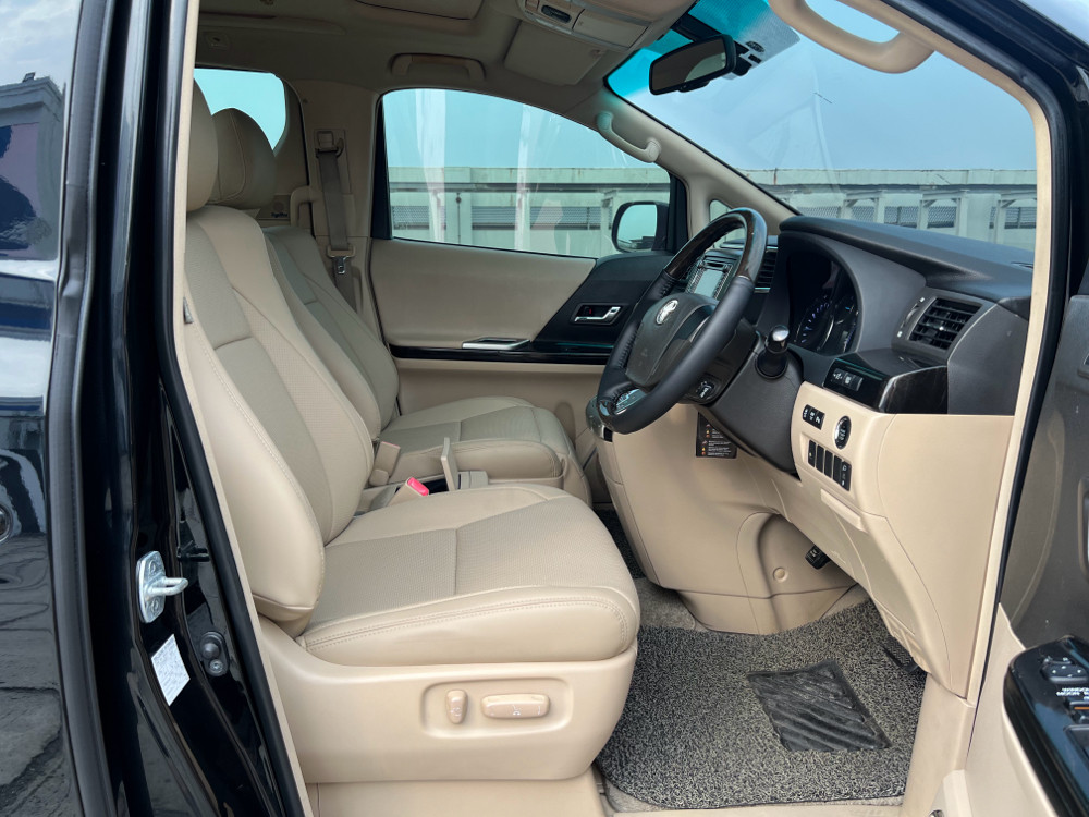 2012 Toyota Alphard 2012 Toyota Alphard