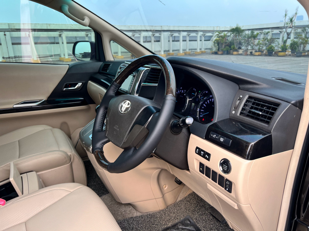 2012 Toyota Alphard 2012 Toyota Alphard