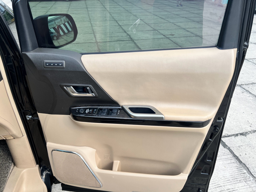 2012 Toyota Alphard 2012 Toyota Alphard