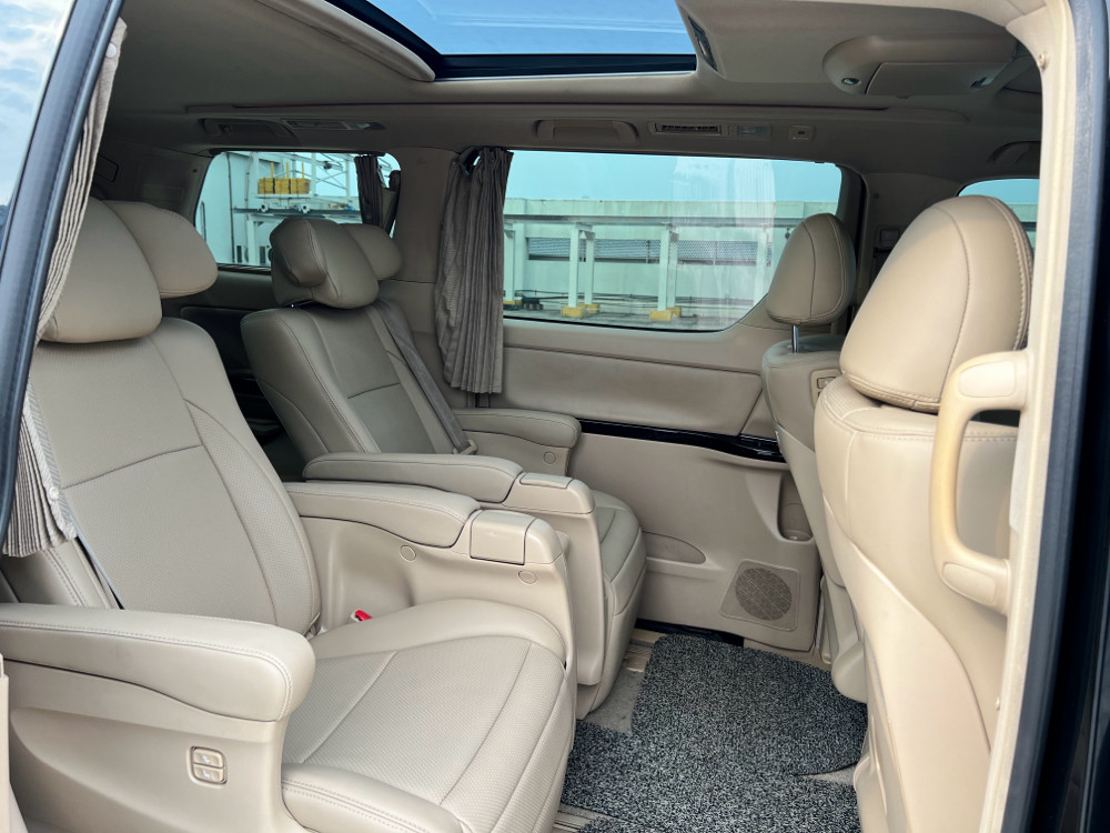 2012 Toyota Alphard 2012 Toyota Alphard