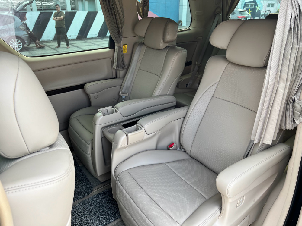 2012 Toyota Alphard 2012 Toyota Alphard