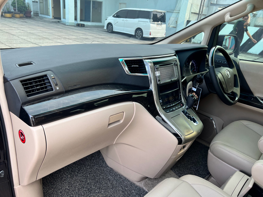 2012 Toyota Alphard 2012 Toyota Alphard