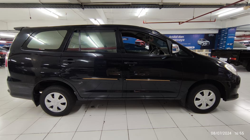 2011 Toyota Innova 2011 Toyota Innova