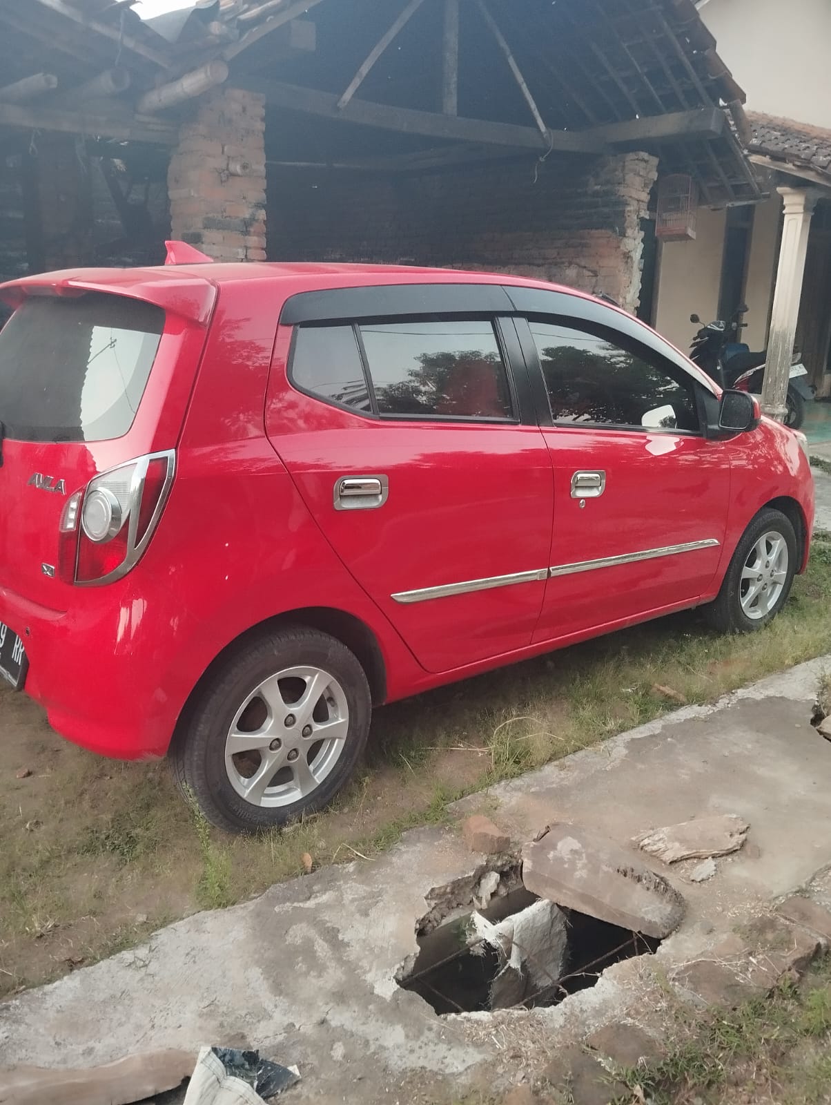 2015 Daihatsu Ayla  1.0 X MT 2015 Daihatsu Ayla  1.0 X MT