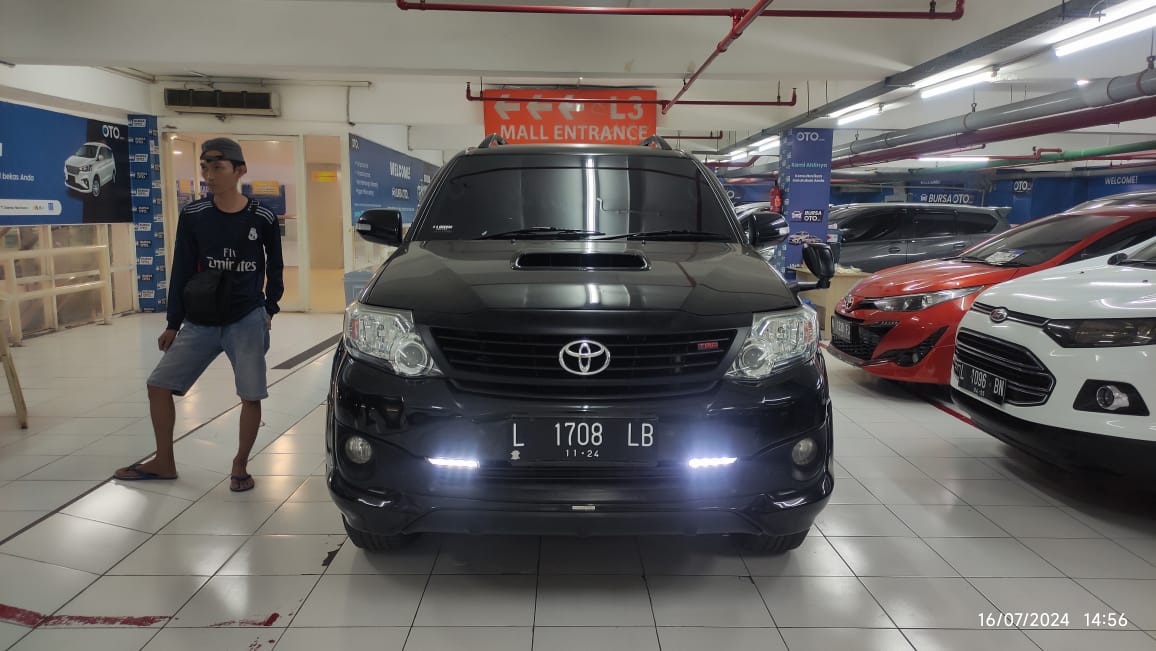 2013 Toyota Fortuner  Bekas 2013 Toyota Fortuner  Bekas