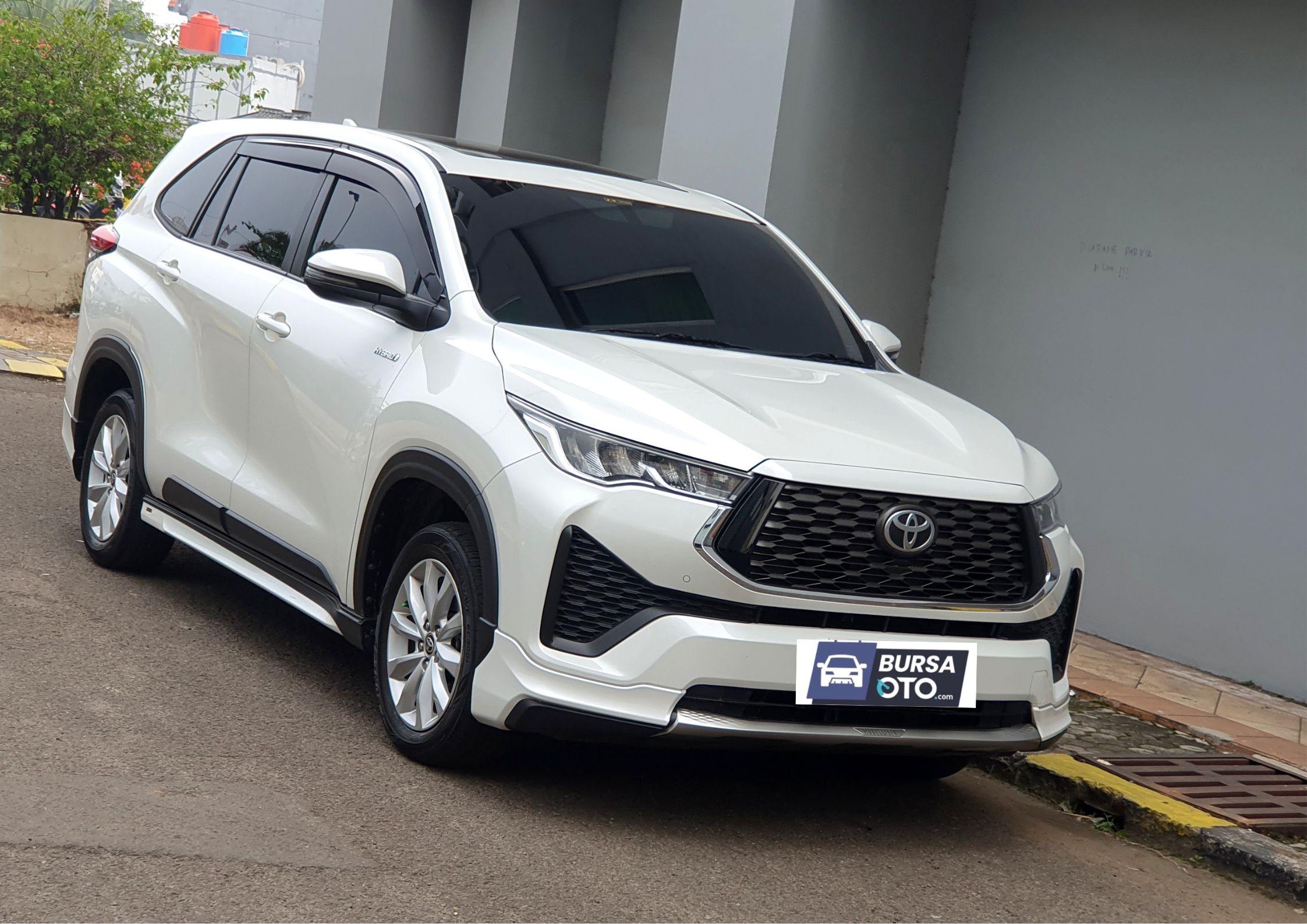 2024 Toyota Kijang Innova Zenix Hybrid EV 2024 Toyota Kijang Innova Zenix Hybrid EV