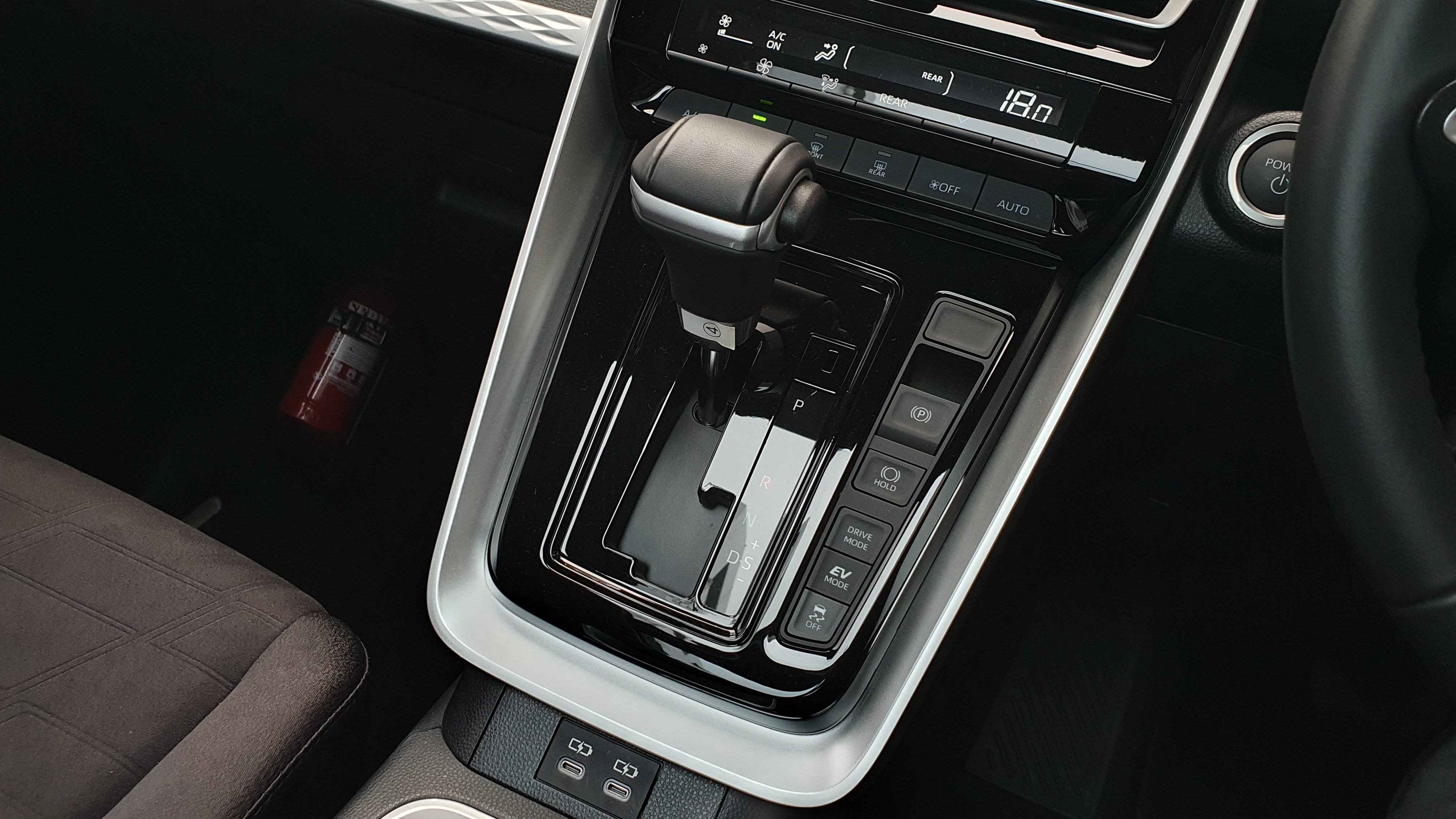 2024 Toyota Kijang Innova Zenix Hybrid EV 2024 Toyota Kijang Innova Zenix Hybrid EV