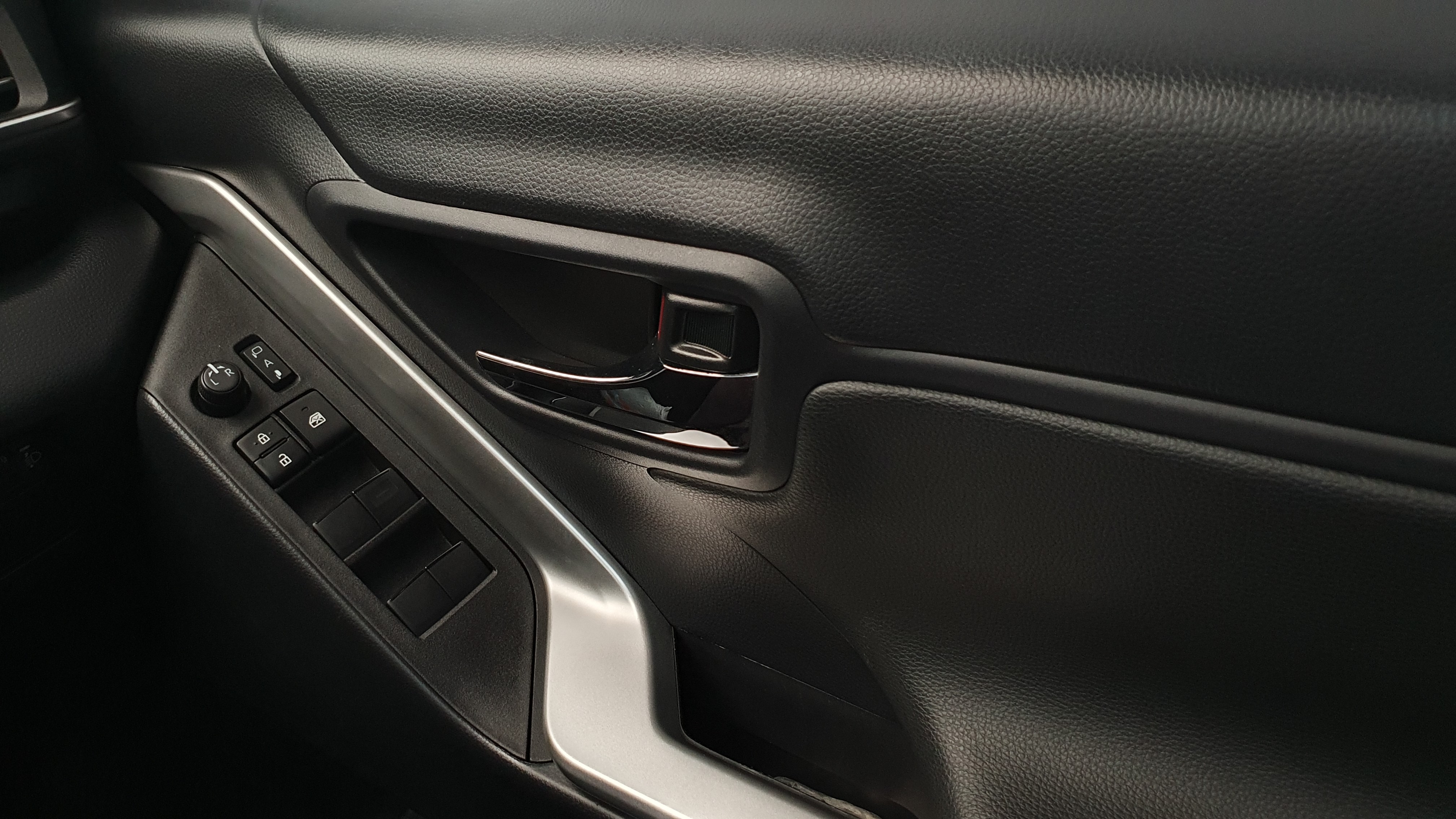 2024 Toyota Kijang Innova Zenix Hybrid EV 2024 Toyota Kijang Innova Zenix Hybrid EV