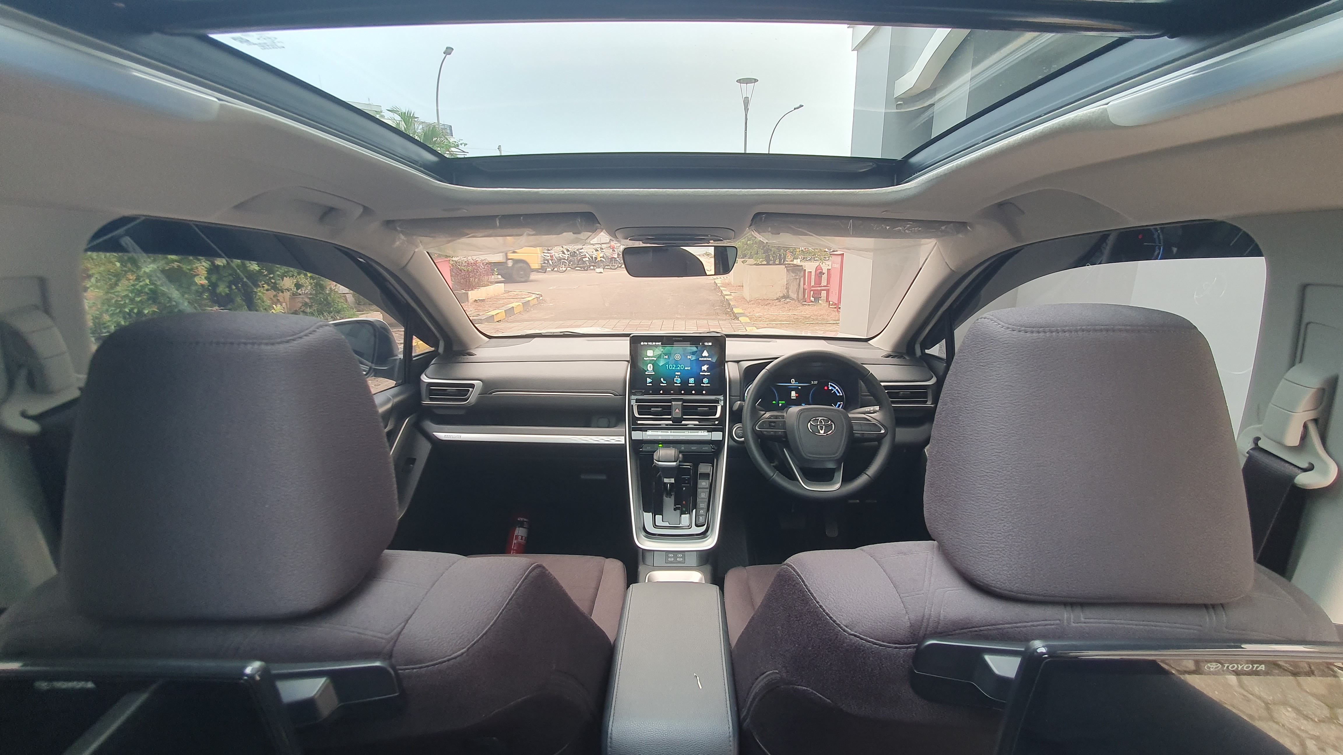 2024 Toyota Kijang Innova Zenix Hybrid EV 2024 Toyota Kijang Innova Zenix Hybrid EV