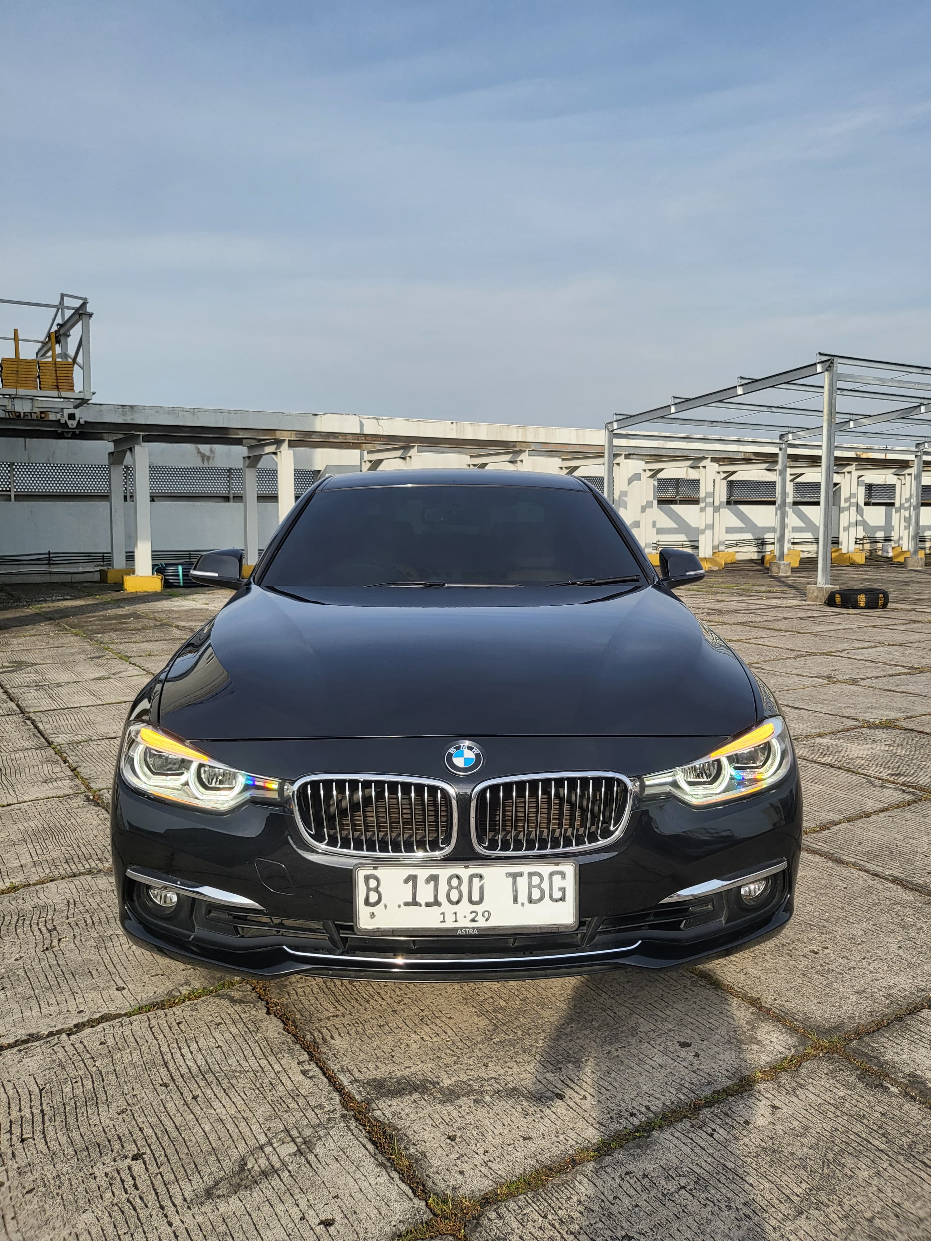 Second Hand 2018 BMW 3 Series Sedan Second Hand 2018 BMW 3 Series Sedan