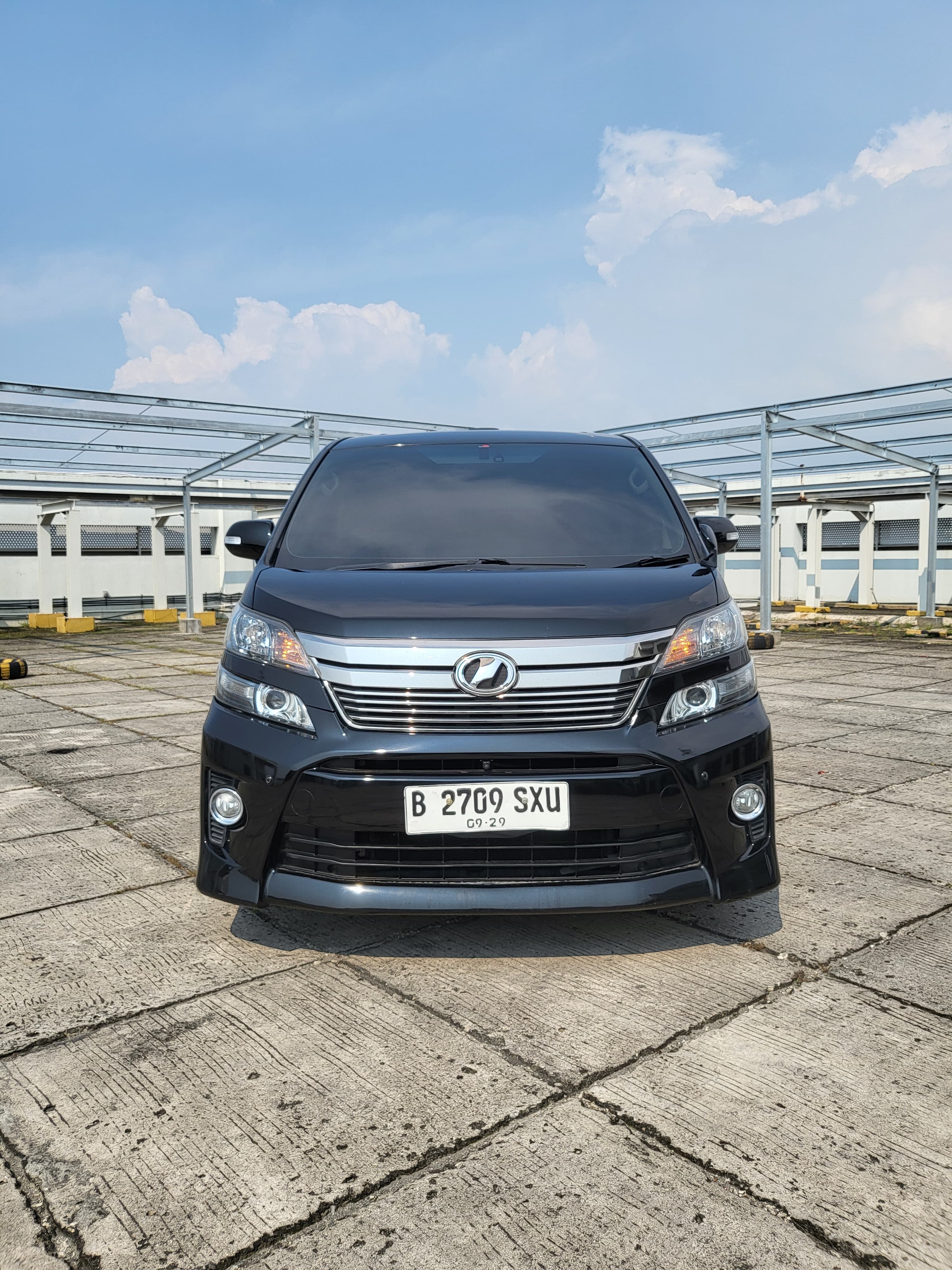 Second Hand 2014 Toyota Vellfire Second Hand 2014 Toyota Vellfire