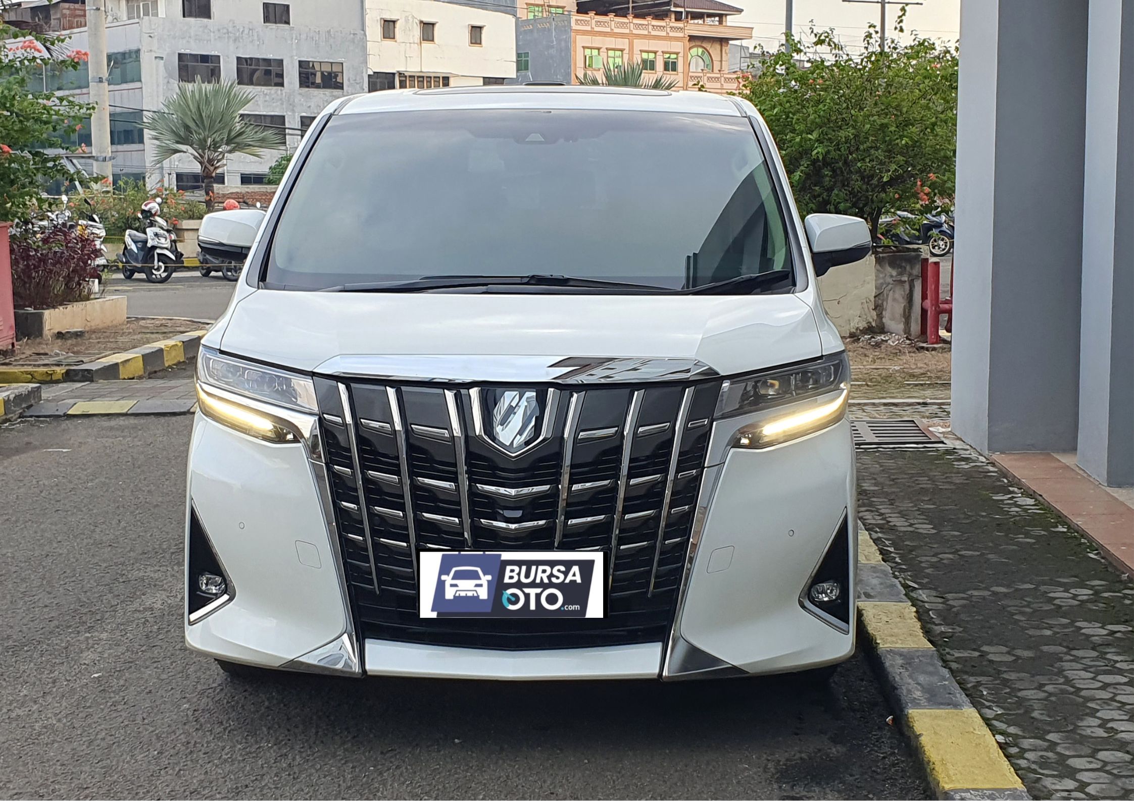 2023 Toyota Alphard Bekas 2023 Toyota Alphard Bekas