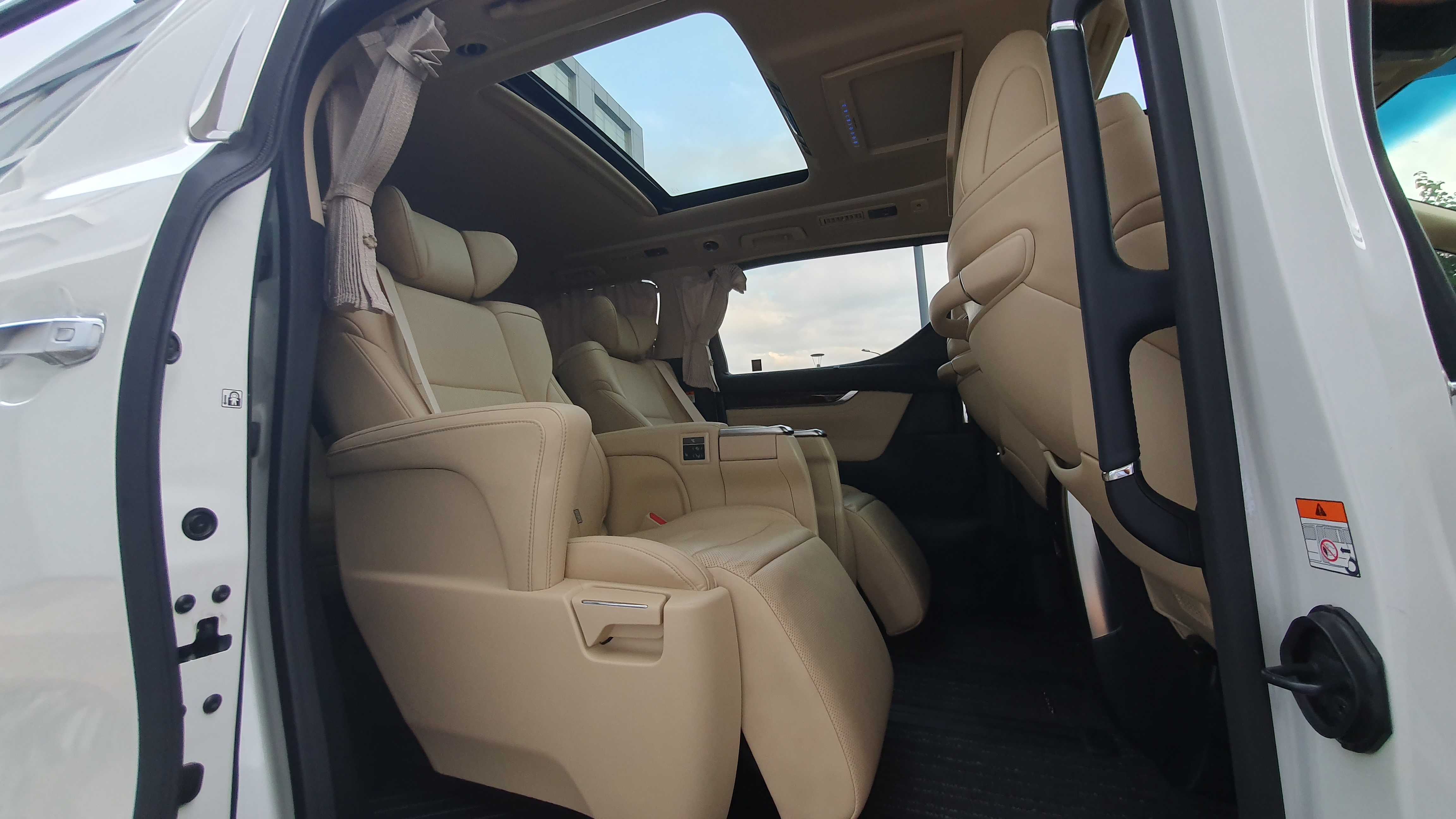 2023 Toyota Alphard  2.5 G A/T 2023 Toyota Alphard  2.5 G A/T