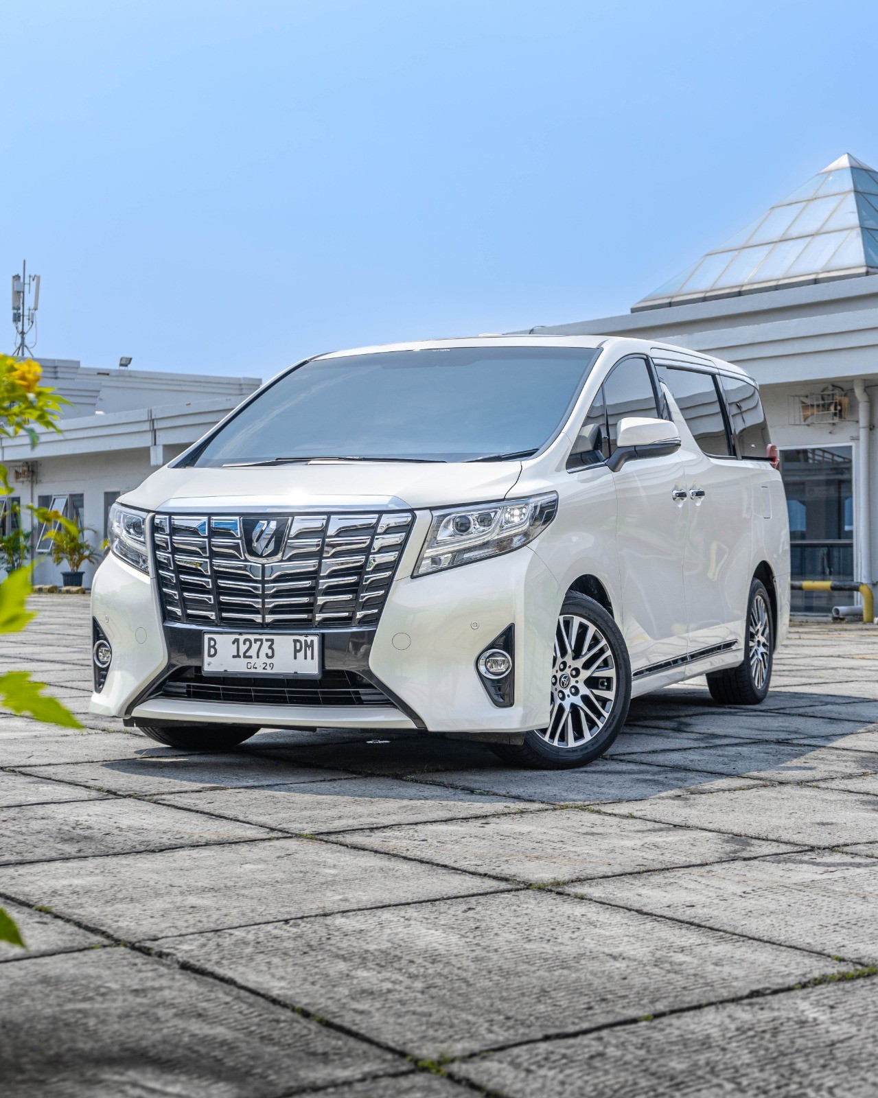 Second Hand 2015 Toyota Alphard Second Hand 2015 Toyota Alphard