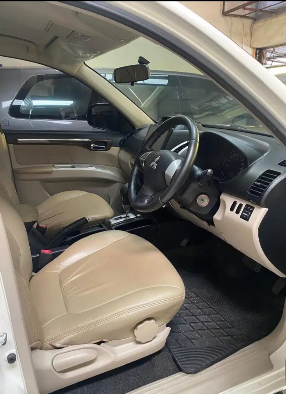 2015 Mitsubishi Pajero Sport 2015 Mitsubishi Pajero Sport