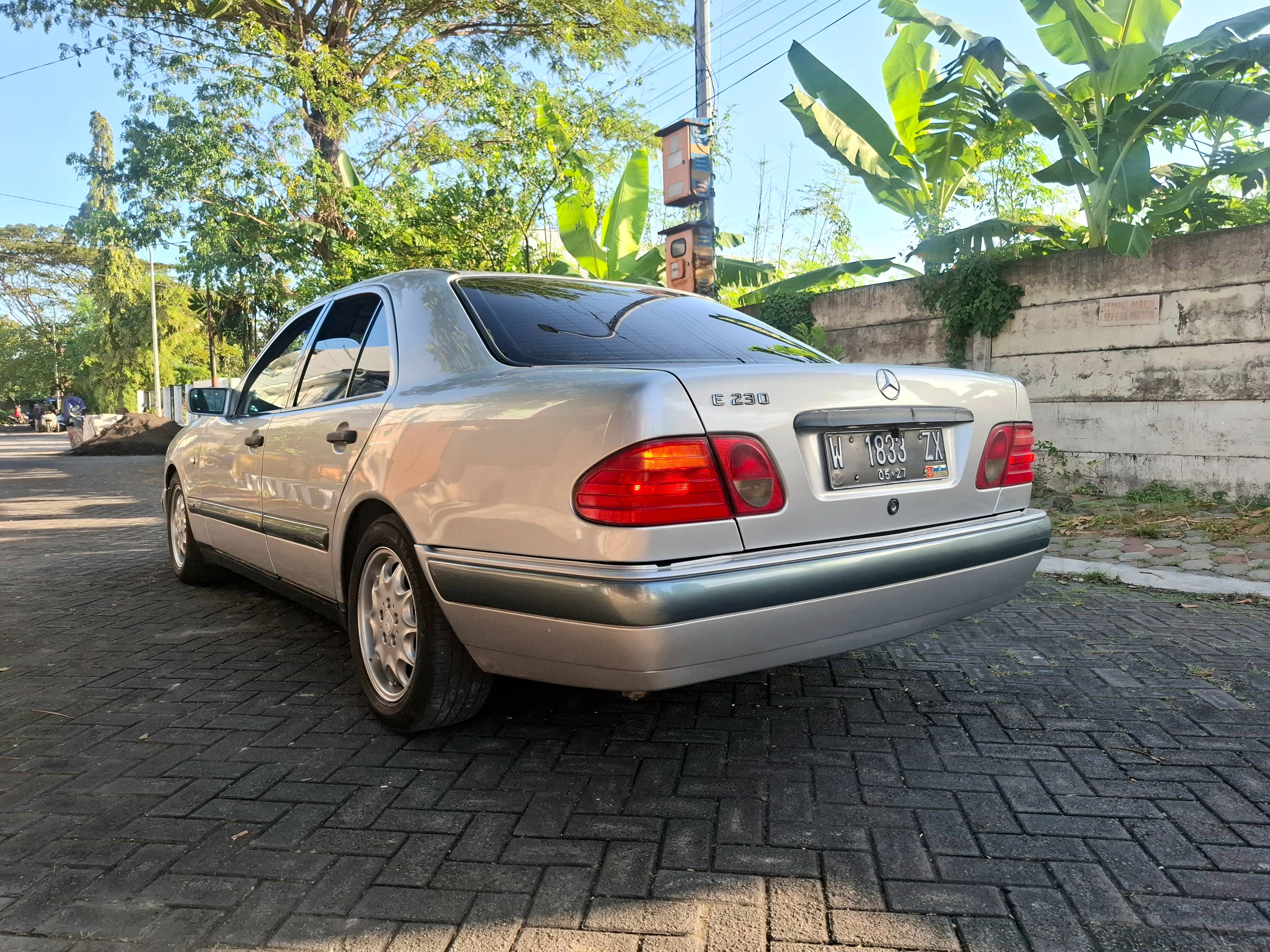 2000 Mercedes Benz E-Class  E230 2000 Mercedes Benz E-Class  E230