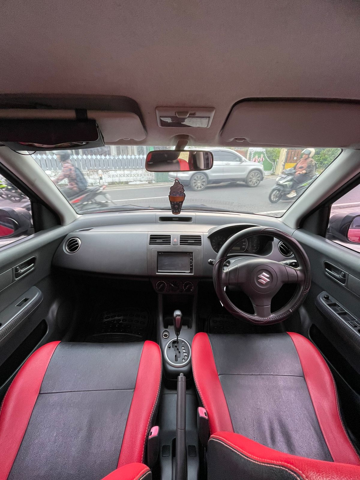 2010 Suzuki Swift  ST AT 2010 Suzuki Swift  ST AT