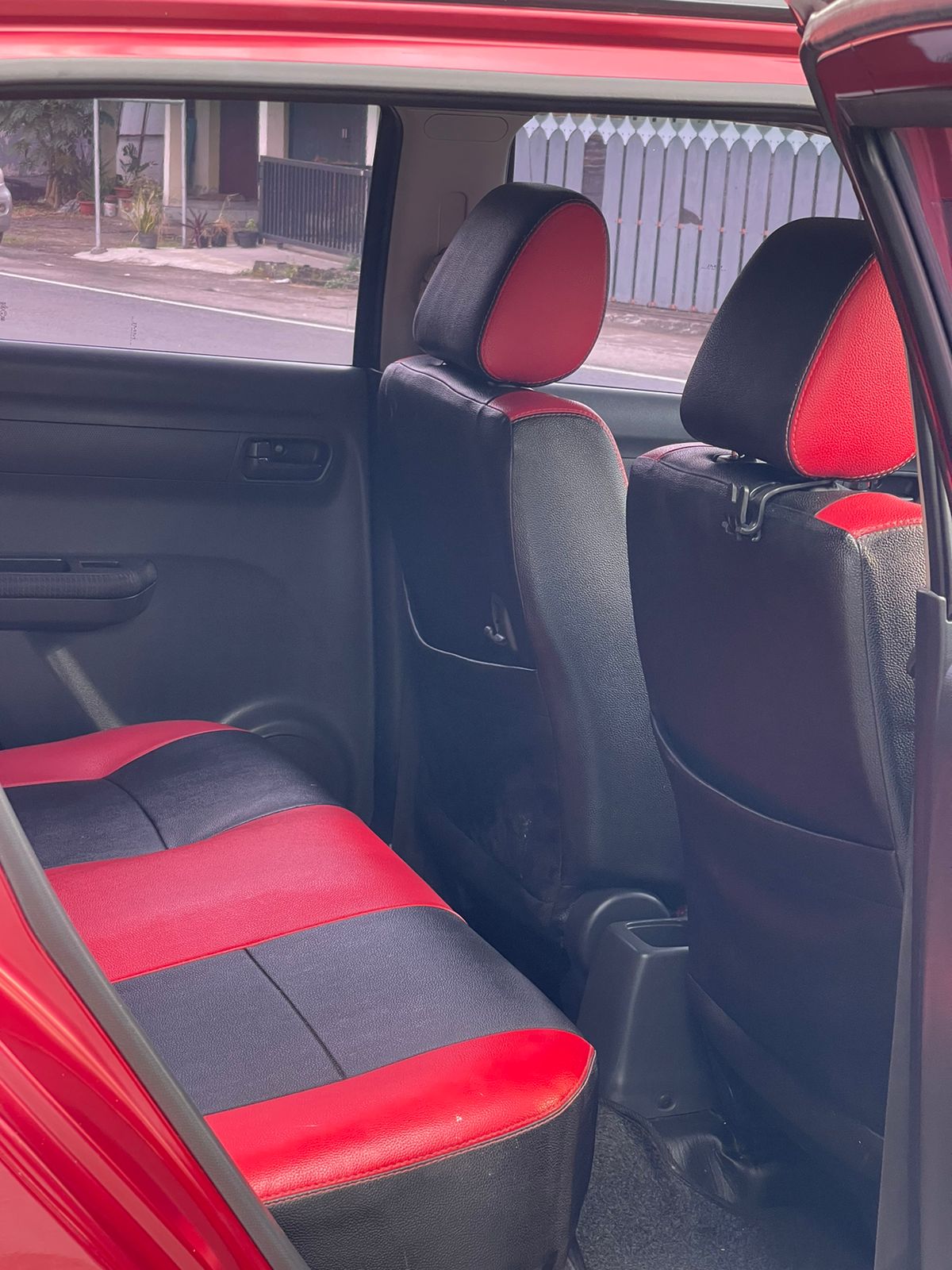 2010 Suzuki Swift  ST AT 2010 Suzuki Swift  ST AT