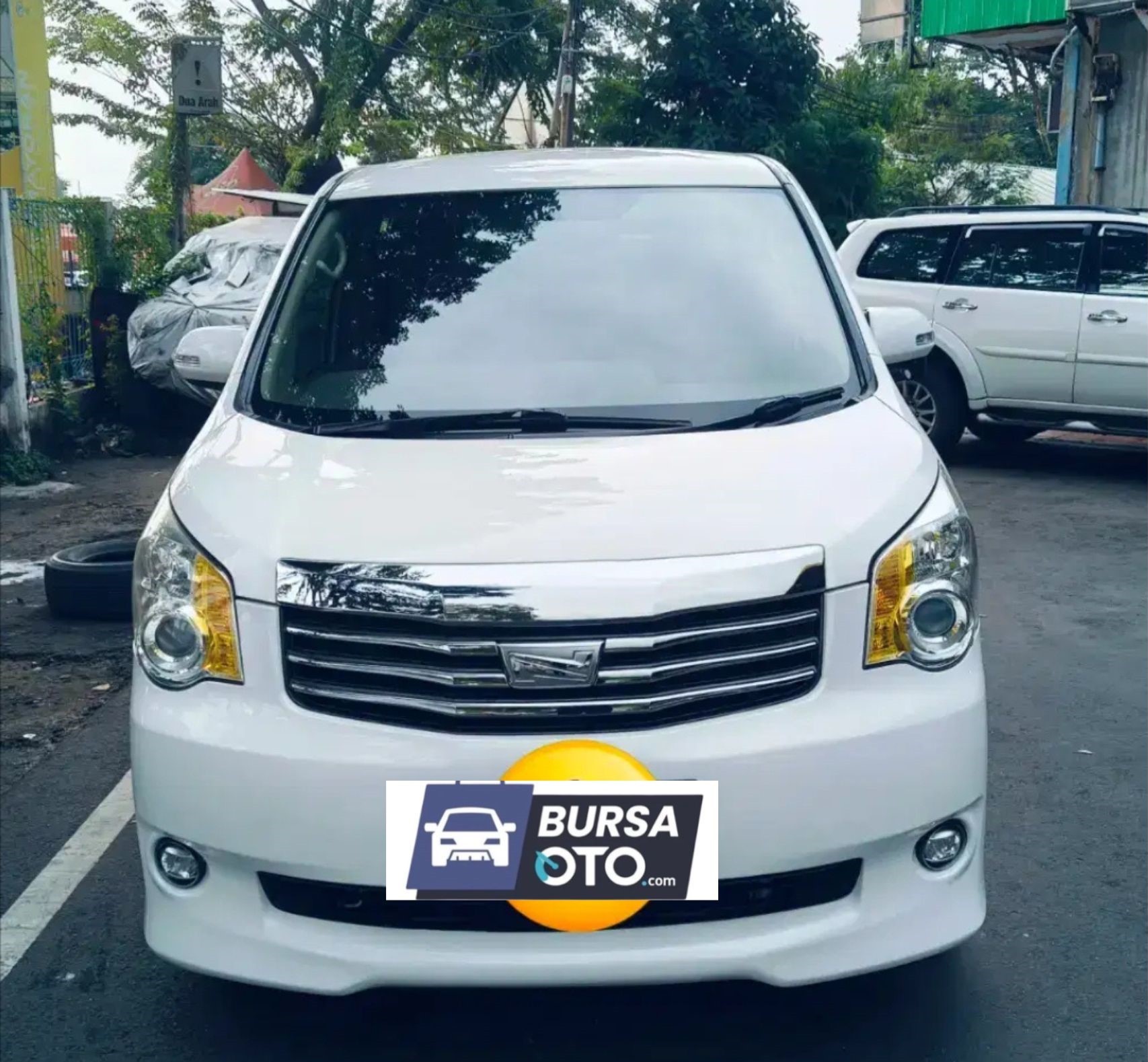 Second Hand 2013 Toyota NAV1 Second Hand 2013 Toyota NAV1