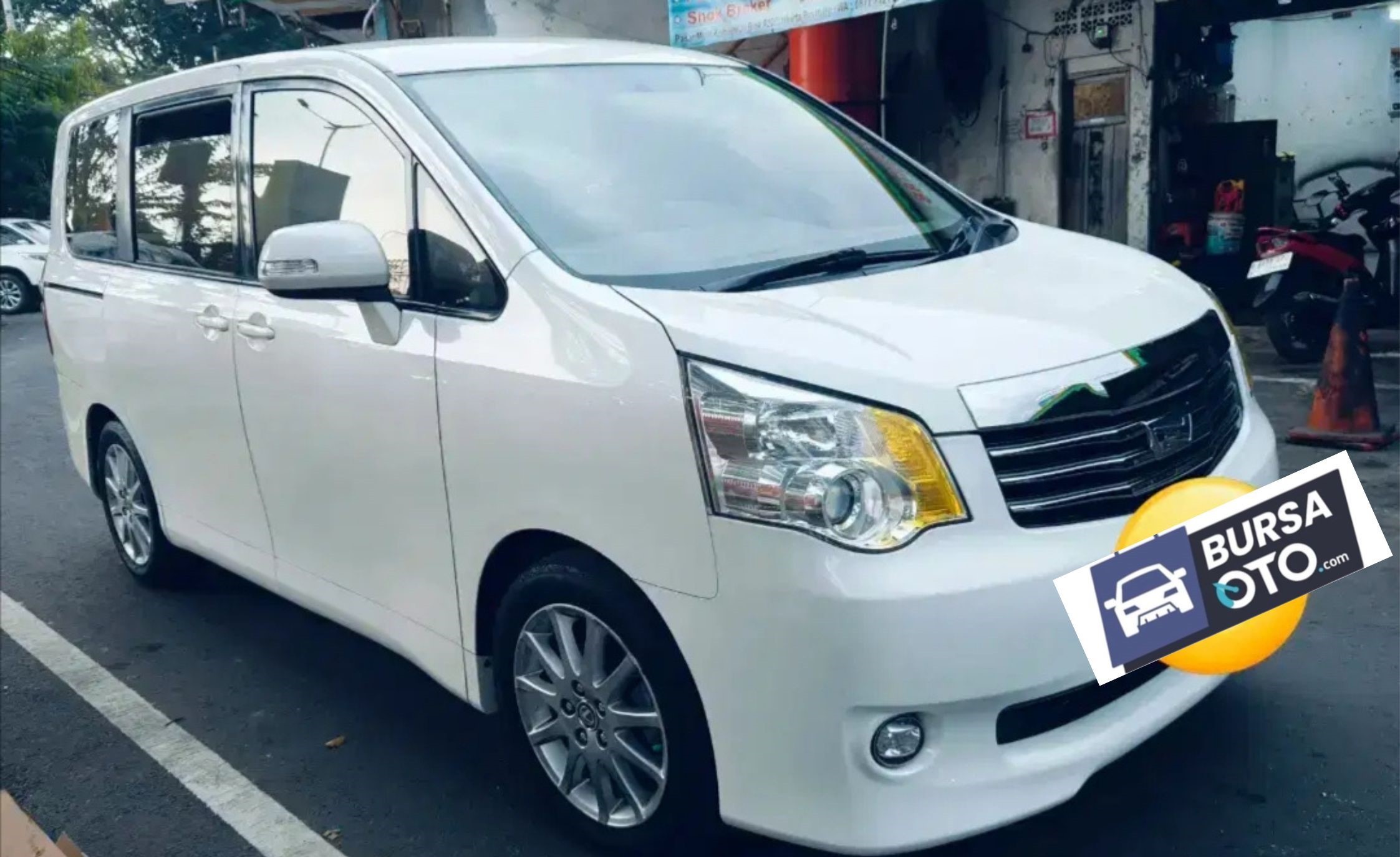 2013 Toyota NAV1 2013 Toyota NAV1