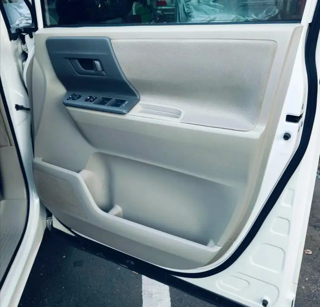 2013 Toyota NAV1 2013 Toyota NAV1