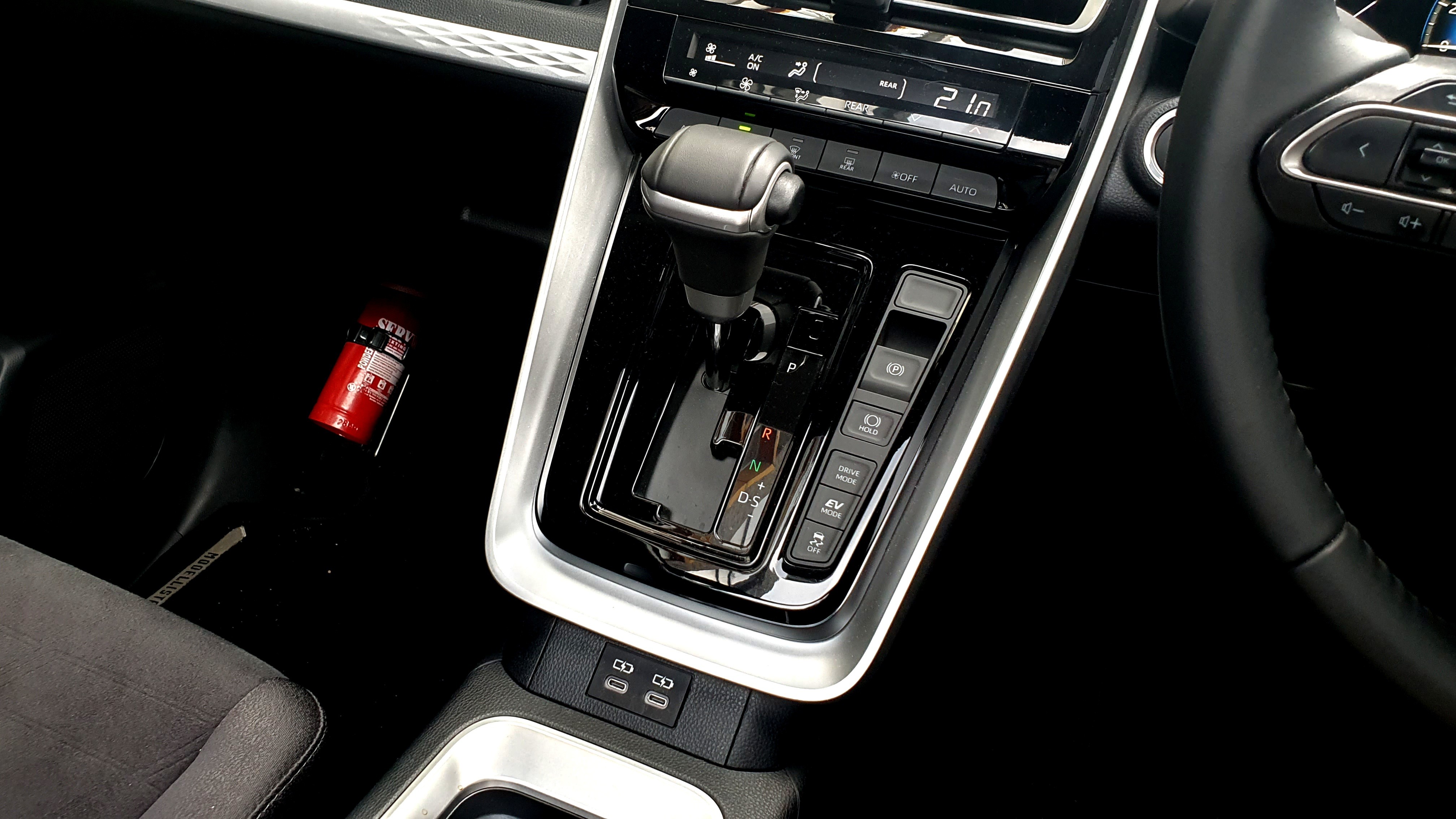 2024 Toyota Kijang Innova Zenix Hybrid EV 2024 Toyota Kijang Innova Zenix Hybrid EV