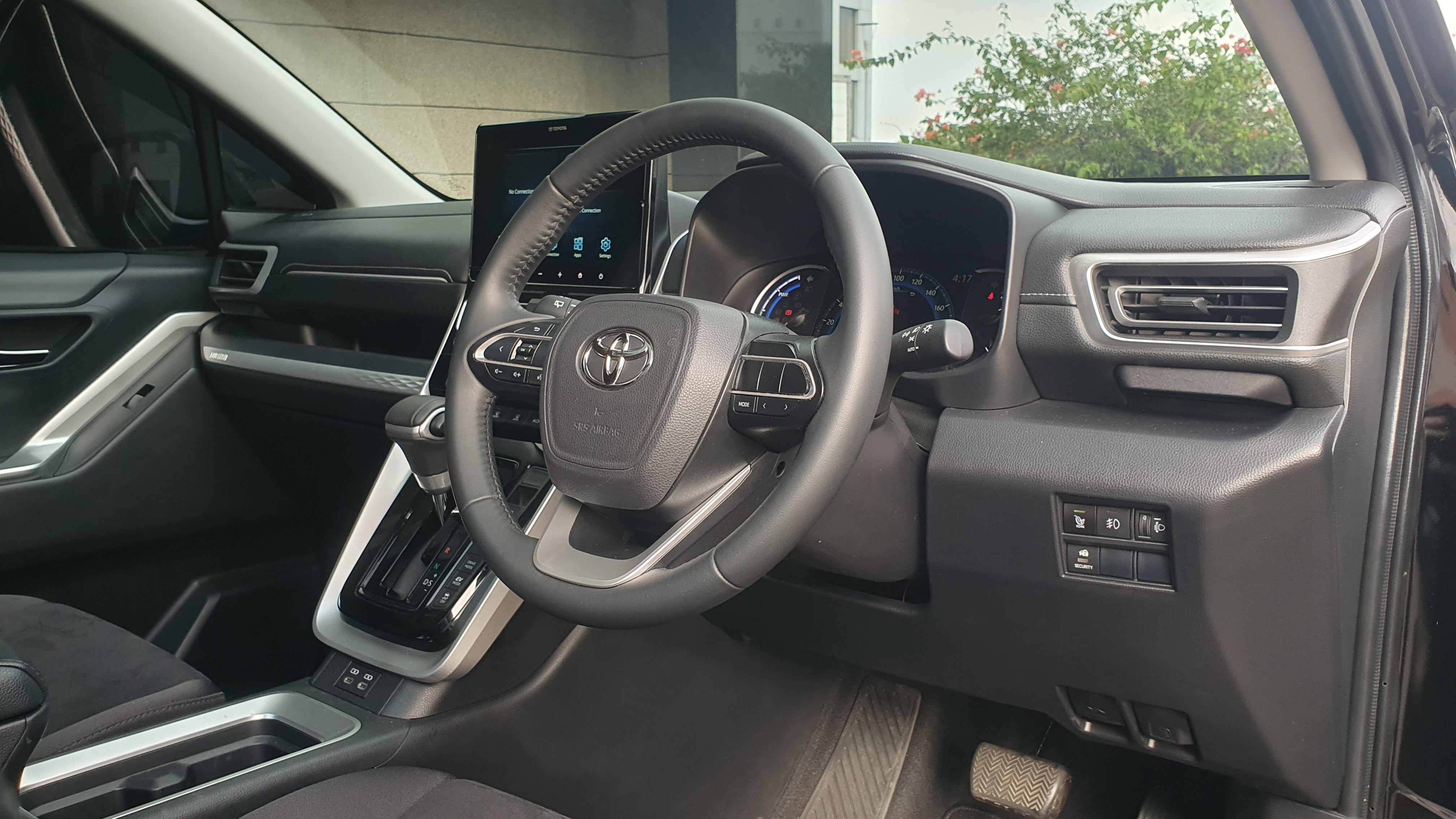 2024 Toyota Kijang Innova Zenix Hybrid EV 2024 Toyota Kijang Innova Zenix Hybrid EV