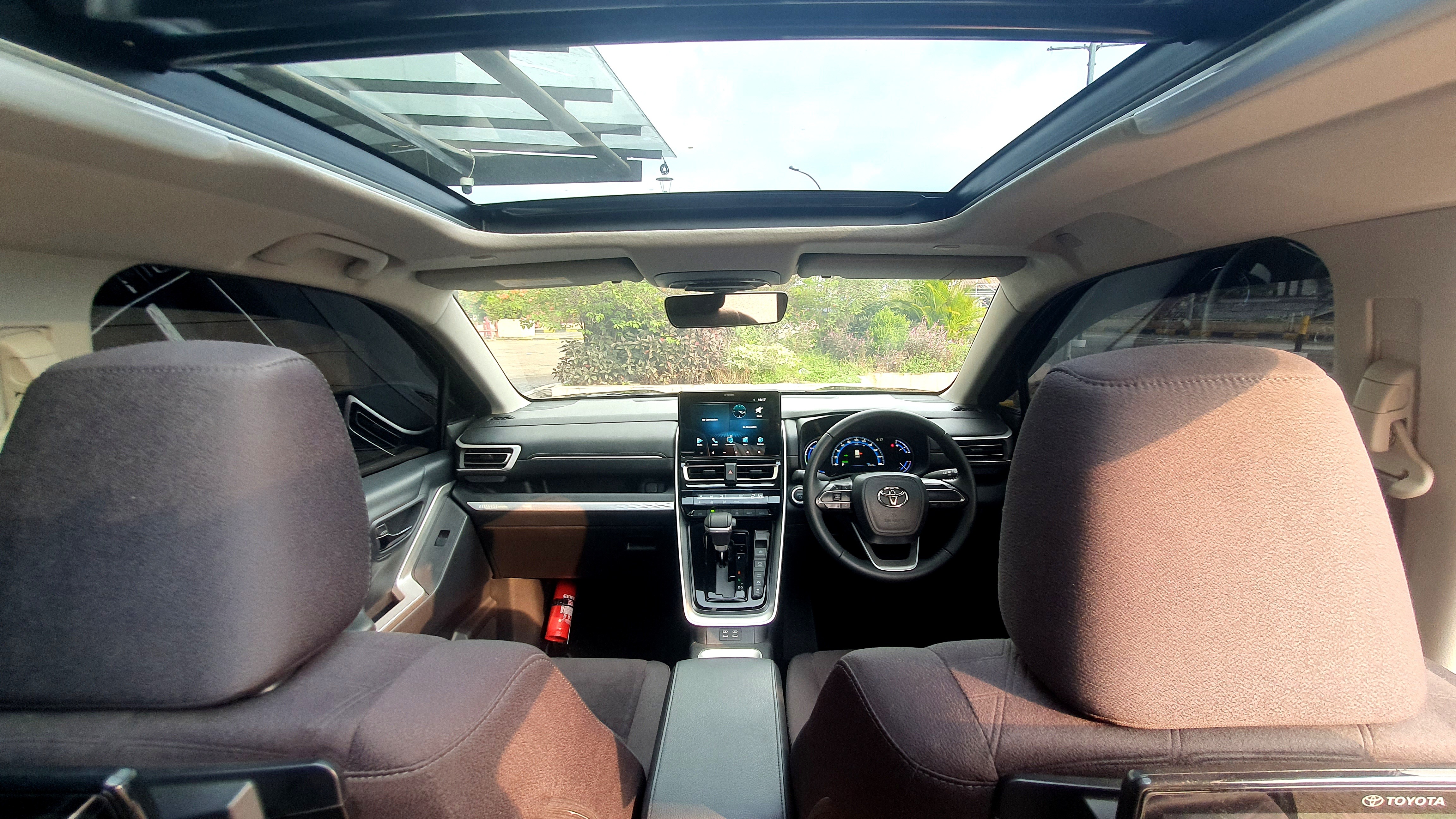 2024 Toyota Kijang Innova Zenix Hybrid EV 2024 Toyota Kijang Innova Zenix Hybrid EV