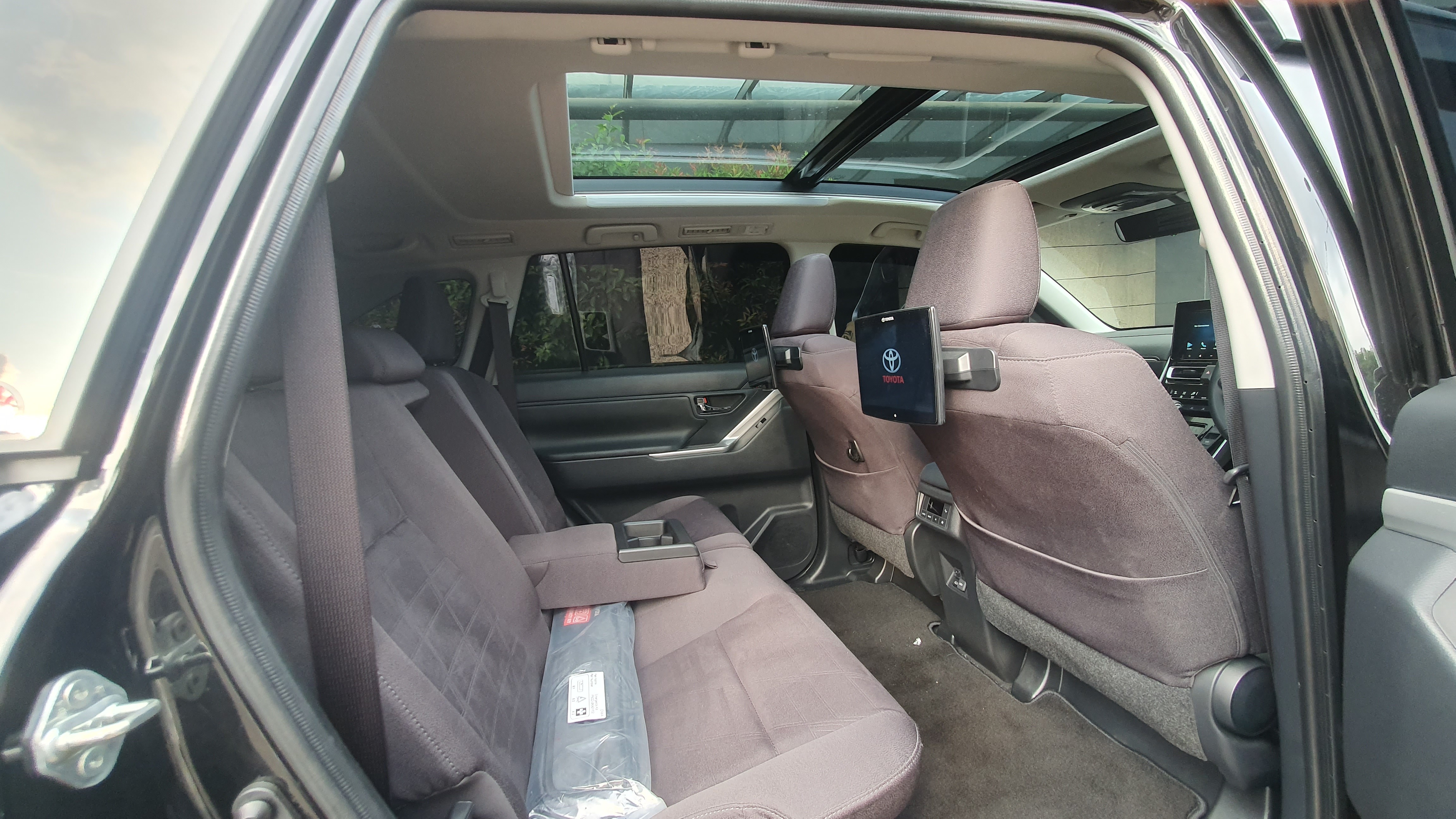 2024 Toyota Kijang Innova Zenix Hybrid EV 2024 Toyota Kijang Innova Zenix Hybrid EV